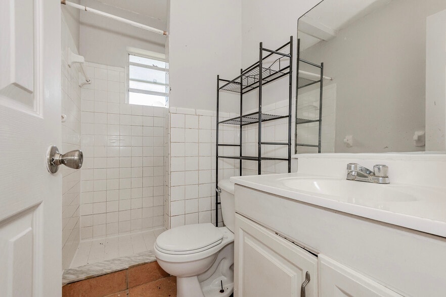 More Photos Of 1911-1915 SW 4th Ave, Fort Lauderdale Apartments For Sale