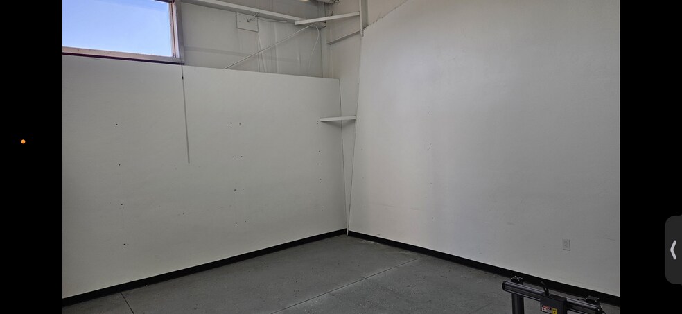 More Photos Of 110 E 4000 N, Hyde Park Auto Repair For Lease