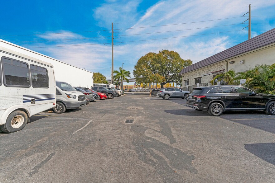 More Photos Of 6850 NW 74th St, Medley Warehouse For Sale