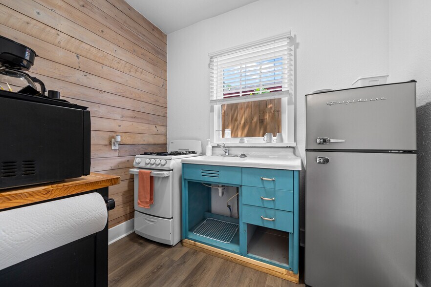 More Photos Of 741 Park Ave, Hot Springs Hotel For Sale