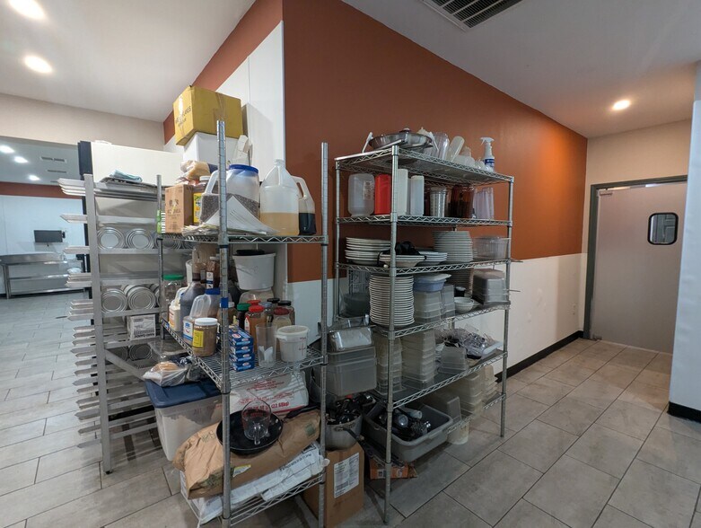 More Photos Of 1465 N Main St, Vidor Freestanding For Sale