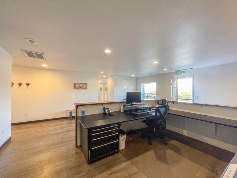 More Photos Of 1625 W Duke Rd, Sutherlin Warehouse For Sale