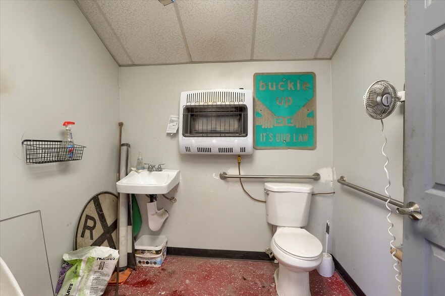 More Photos Of 40 N 4th St, Saint Clair Auto Dealership For Sale