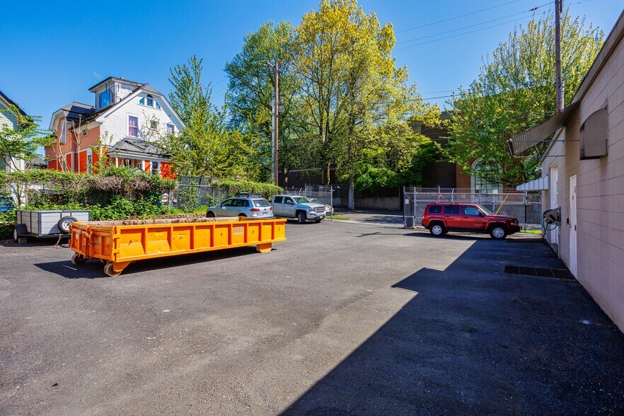 More Photos Of 835 SE 17th Ave, Portland Office For Sale