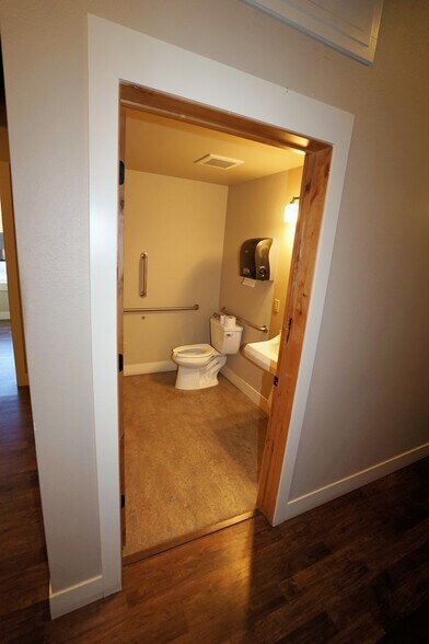 More Photos Of 123 E Yakima Ave, Yakima Office For Lease