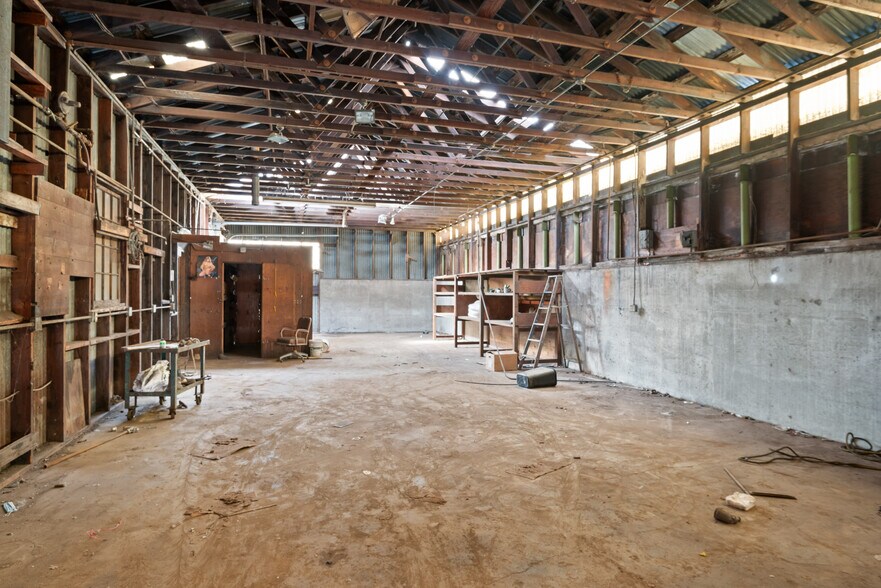 More Photos Of 523 7th Ave, Longview Warehouse For Sale