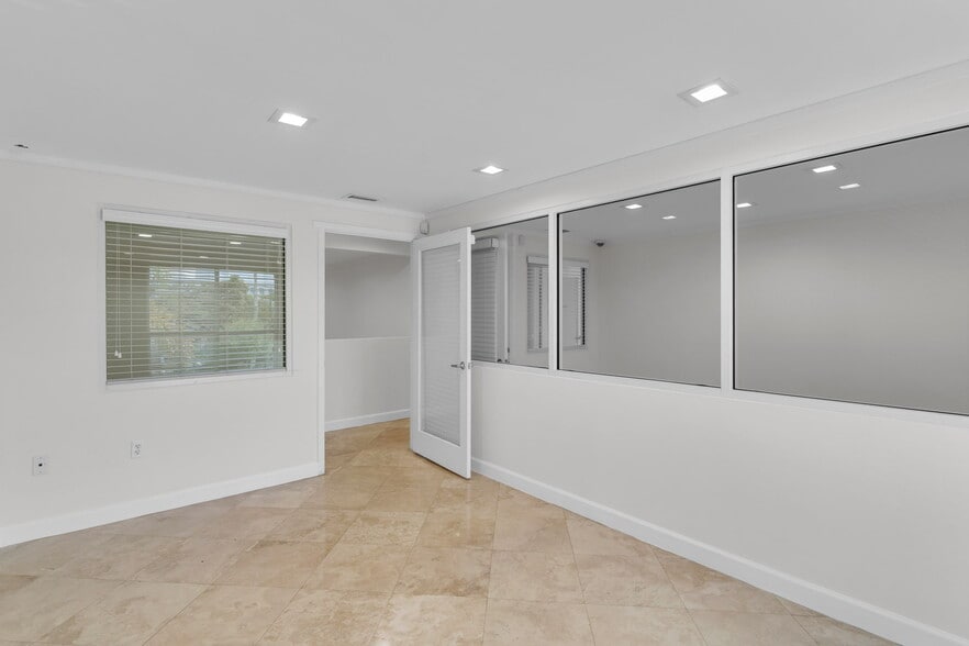 More Photos Of 8200-8358 NW 30th Ter, Doral Warehouse For Lease
