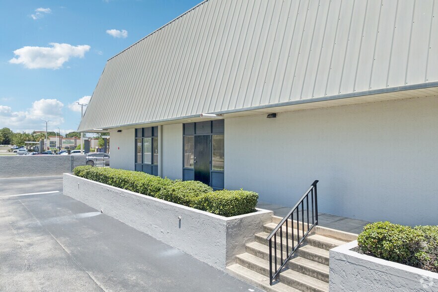More Photos Of 1271 La Quinta Dr, Orlando Unknown For Lease