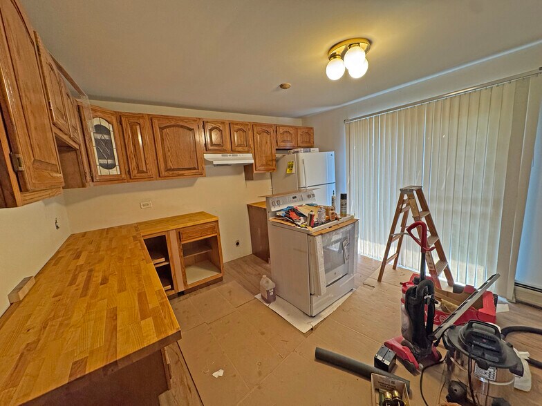 More Photos Of 539 W 61st St, Westmont Apartments For Sale