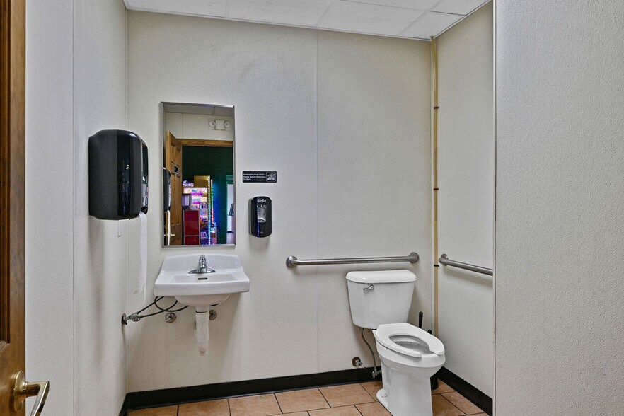 More Photos Of 1951-1981 S 8th St, Wisconsin Rapids General Retail For Sale