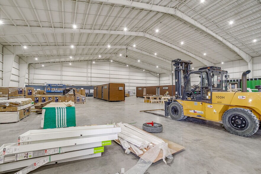 More Photos Of 155 Tiger, Rhome Warehouse For Sale