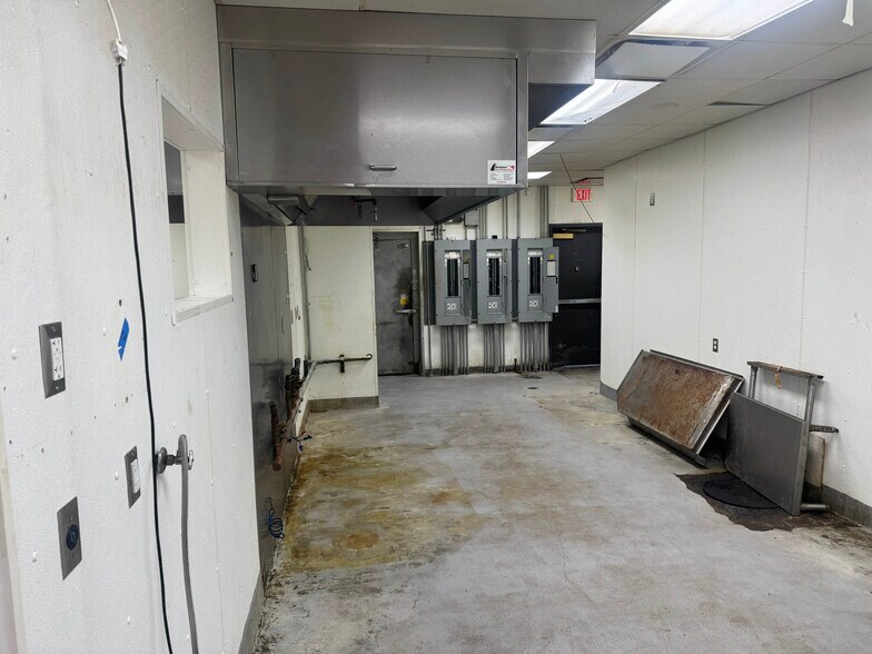 More Photos Of 1504 Center Ave W, Dilworth General Retail For Lease