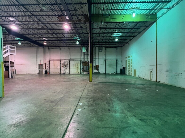 More Photos Of 301 Ruthar Dr, Newark Flex For Lease