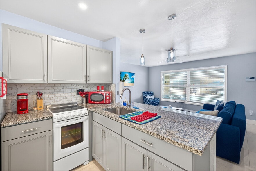 More Photos Of 624 SE 46th St, Cape Coral Apartments For Sale