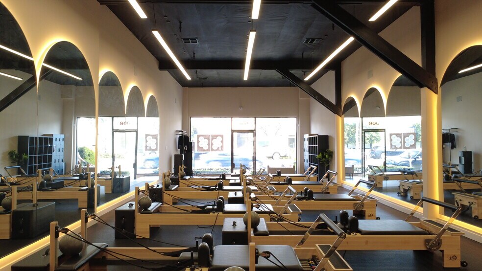 More Photos Of 900-902 N La Cienega Blvd, Los Angeles Storefront For Lease