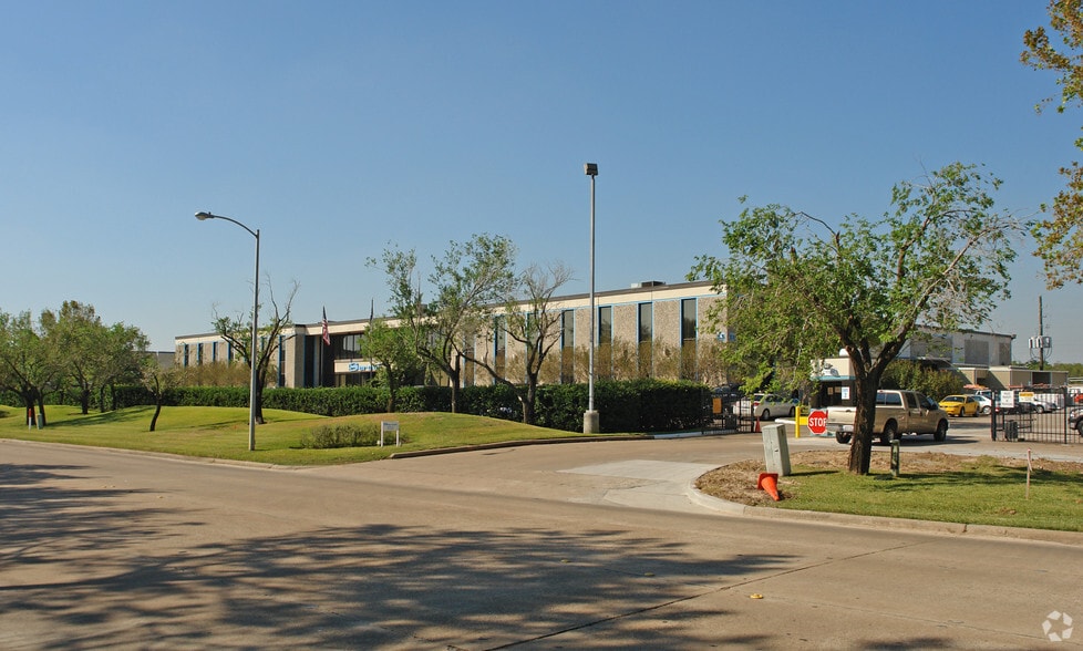 More Photos Of 17200 Park Row, Houston Warehouse For Sale