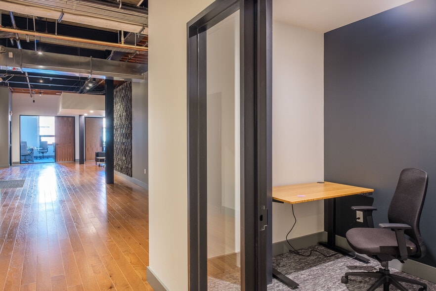 More Photos Of 911 Main St, Vancouver Office For Lease