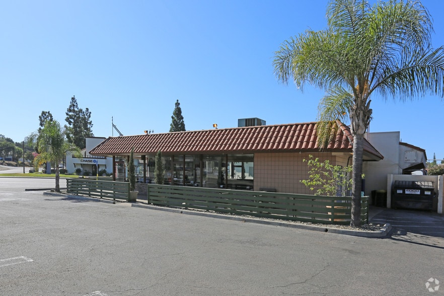 More Photos Of 986 E Vista Way, Vista Restaurant For Lease
