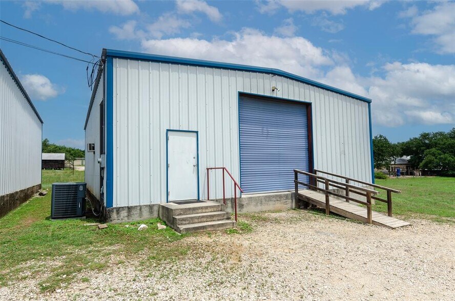 More Photos Of 151 Las Flores Dr, Wimberley Warehouse For Lease