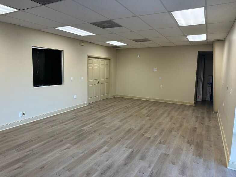 More Photos Of 18480 Paulson Dr, Port Charlotte Warehouse For Sale