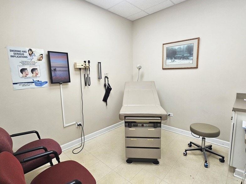 More Photos Of 12800 S Ridgeland Ave, Palos Heights Medical For Sale