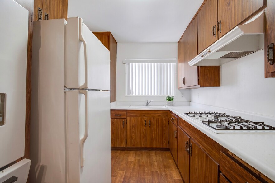 More Photos Of 3444 Emerald St, Torrance Apartments For Sale