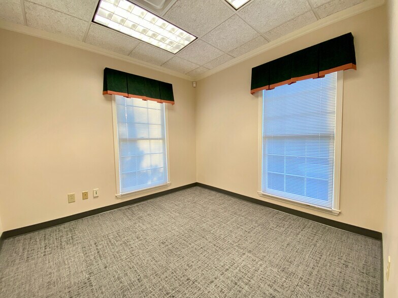 More Photos Of 1107 Statesville Blvd, Salisbury Medical For Lease