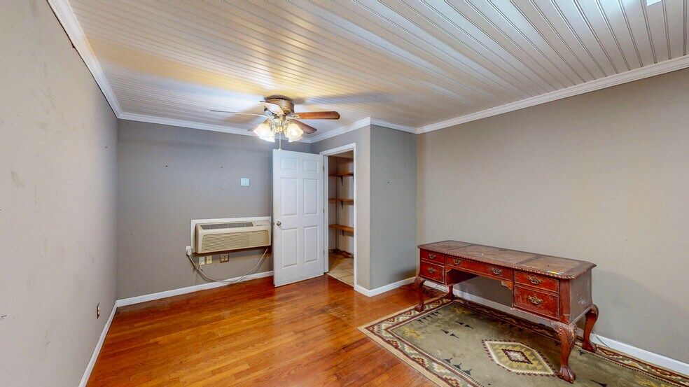 More Photos Of 5534/5546 Waterlevel Hwy, Cleveland Light Distribution For Sale