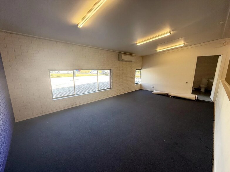 More Photos Of 1A Hughes St, Batemans Bay Showroom For Lease