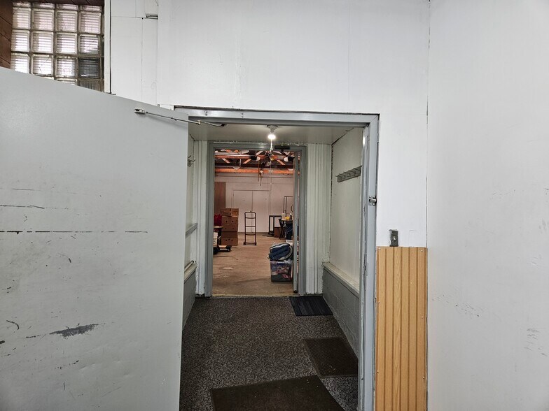 More Photos Of 408 Columbus Ave, Bay City Freestanding For Sale