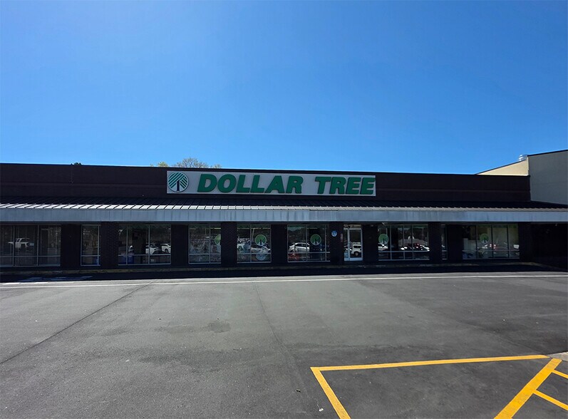 More Photos Of 816-820 E Arrowood Rd, Charlotte General Retail For Lease