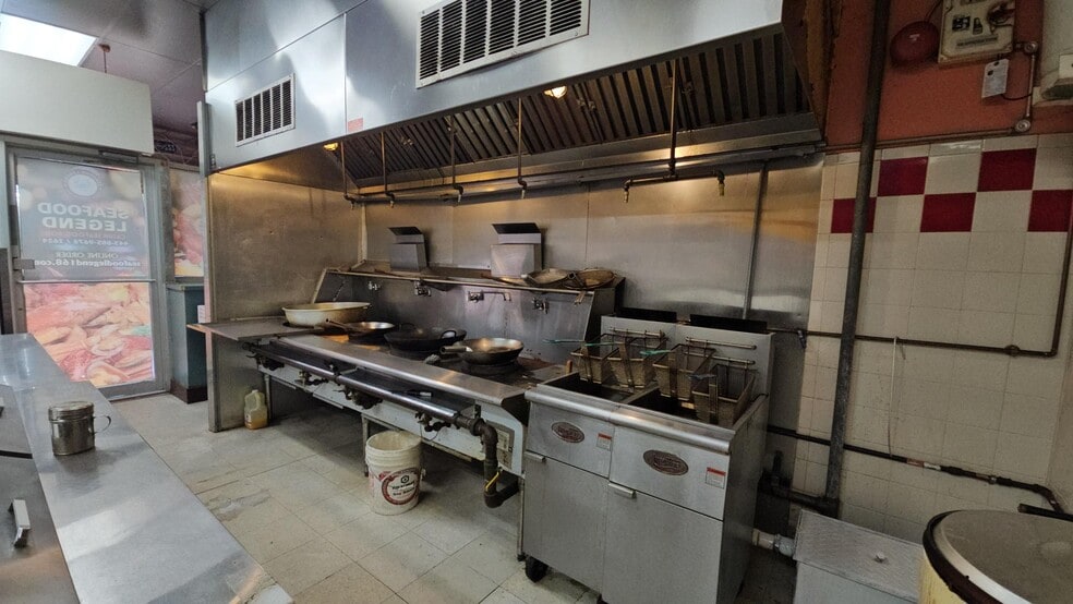 More Photos Of 5500 Sinclair Ln, Baltimore Unknown For Lease