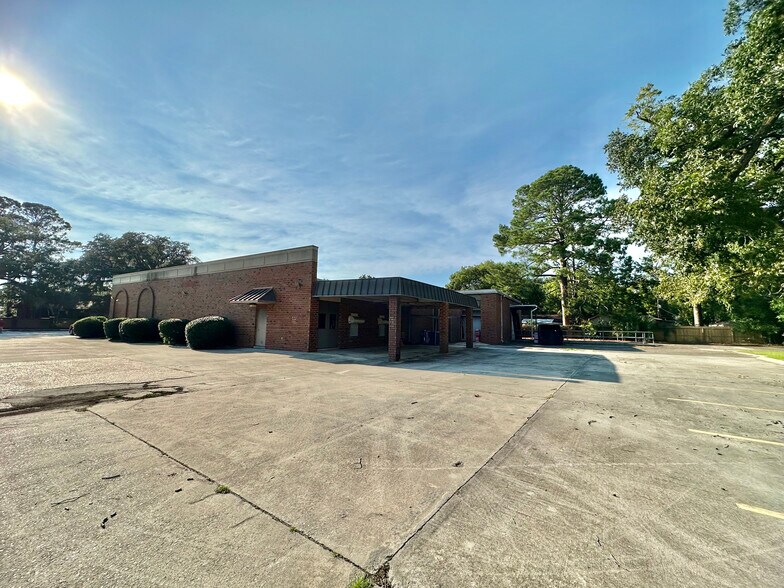 More Photos Of 201 N Troup St, Valdosta Office For Sale