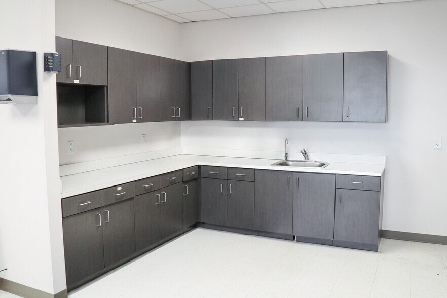 More Photos Of 2000 Northfield Ct, Roswell Distribution For Lease