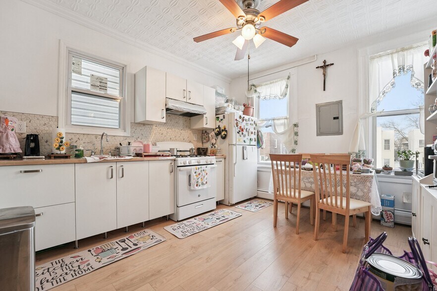 More Photos Of 910 19th St, Union City Multifamily For Sale