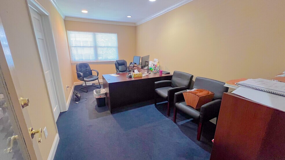 More Photos Of 411 E Marlton Pike, Cherry Hill Office For Lease