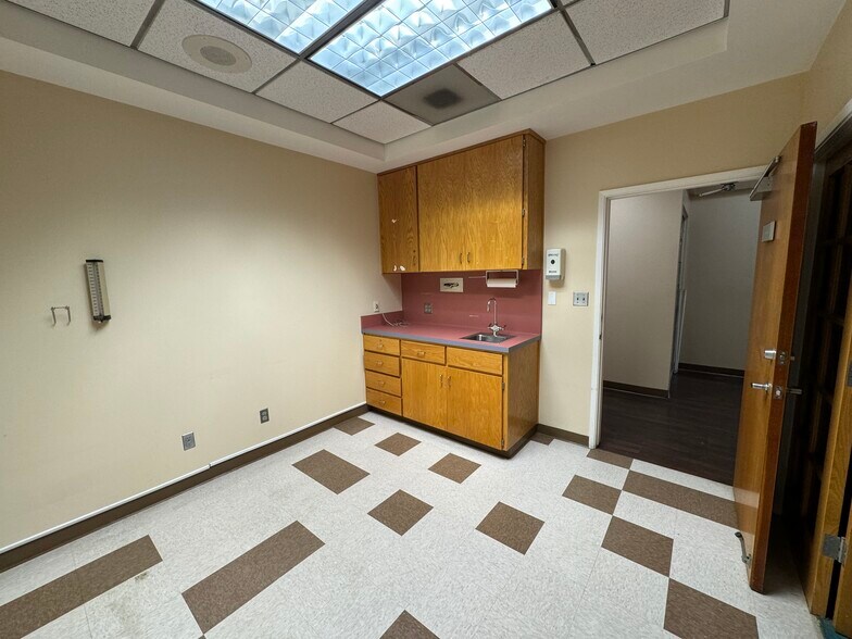 More Photos Of 1705 28th St, Bakersfield Medical For Lease