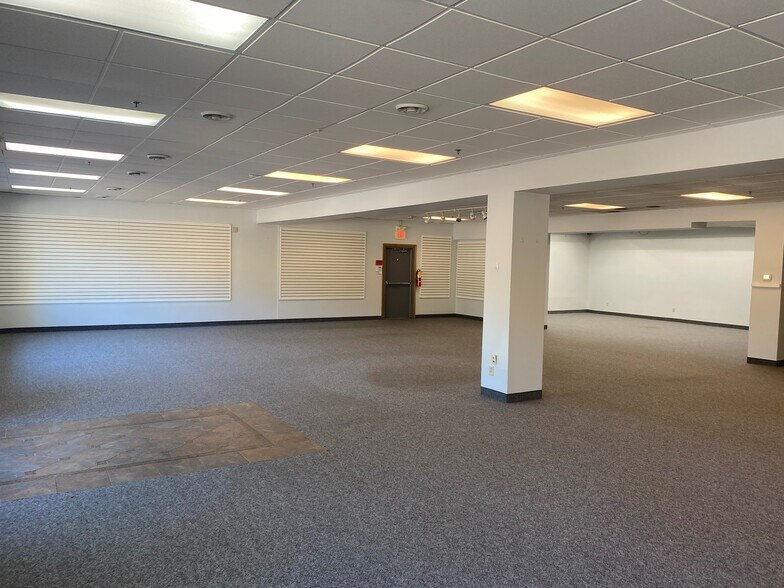 More Photos Of 11620 Crooked Lake Blvd NW, Coon Rapids Freestanding For Lease