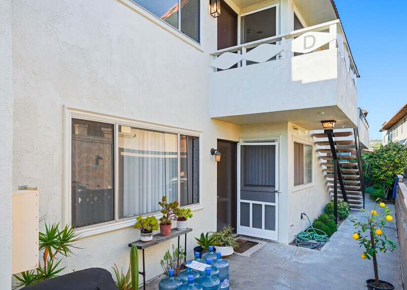 More Photos Of 256 Avenida Lobeiro, San Clemente Apartments For Sale