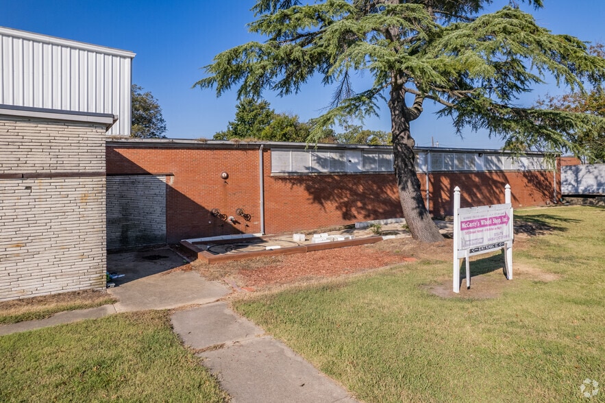More Photos Of 900 Broad St, Portsmouth Warehouse For Lease