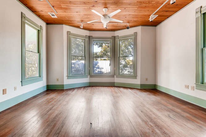 More Photos Of 1301 E Cesar Chavez St, Austin Loft Creative Space For Sale