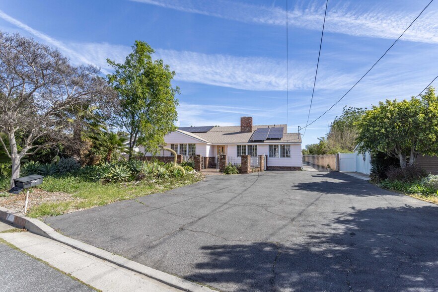 More Photos Of 9826 Columbus Ave, North Hills Multifamily For Sale