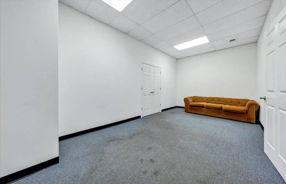 More Photos Of 117 Goodwin Ave, Salem Freestanding For Lease