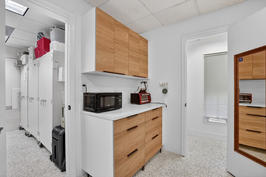 More Photos Of 665 SE 10th St, Deerfield Beach Medical For Sale