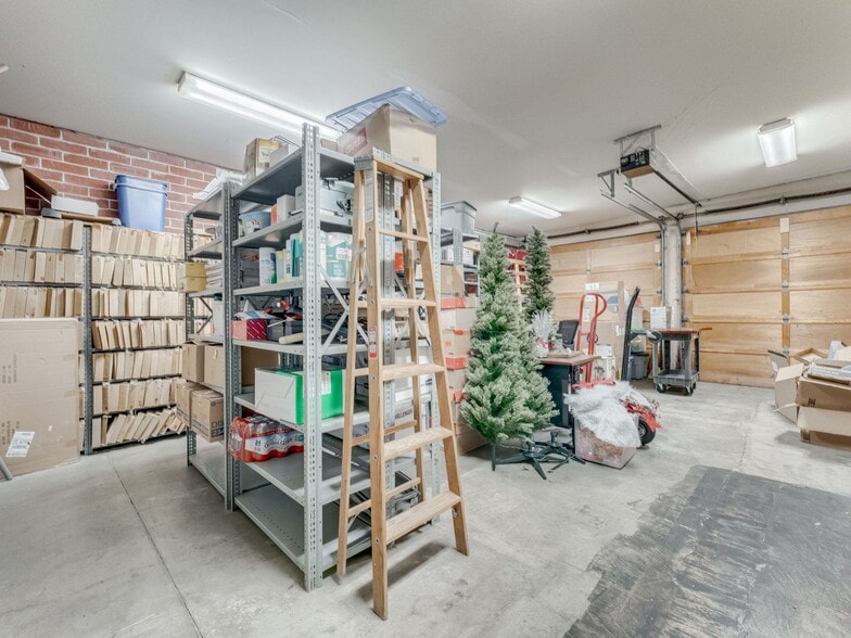 More Photos Of 1215 NE Baker St, Mcminnville Office For Sale