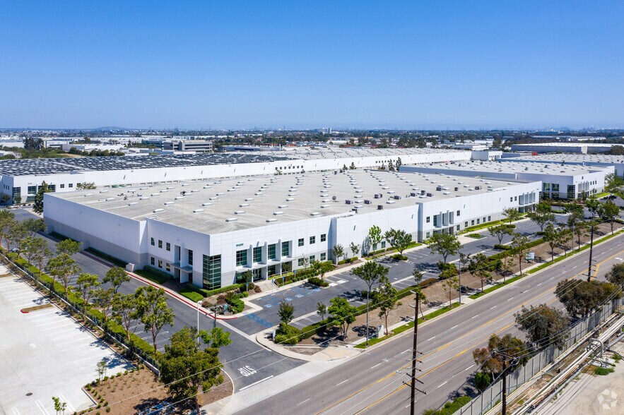More Photos Of 19800-19888 Van Ness Ave, Torrance Distribution For Lease