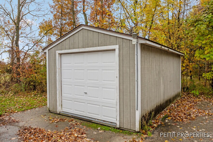 More Photos Of 3805 S Ravenna Rd, Ravenna Office For Sale