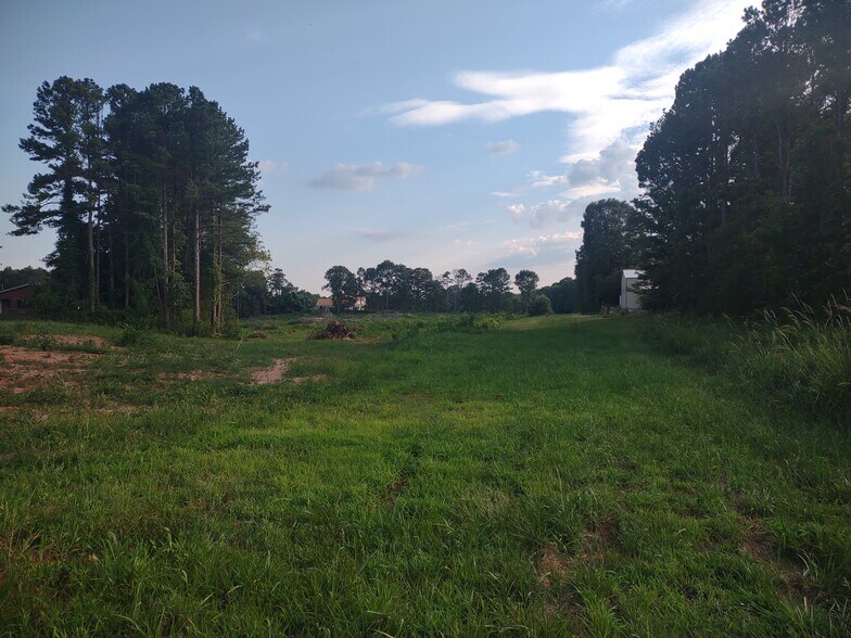 More Photos Of 1679 Atlanta Hwy SE, Statham Warehouse For Lease