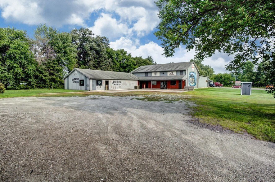 More Photos Of 20660 W Bowling Green Road, Weston Auto Repair For Lease