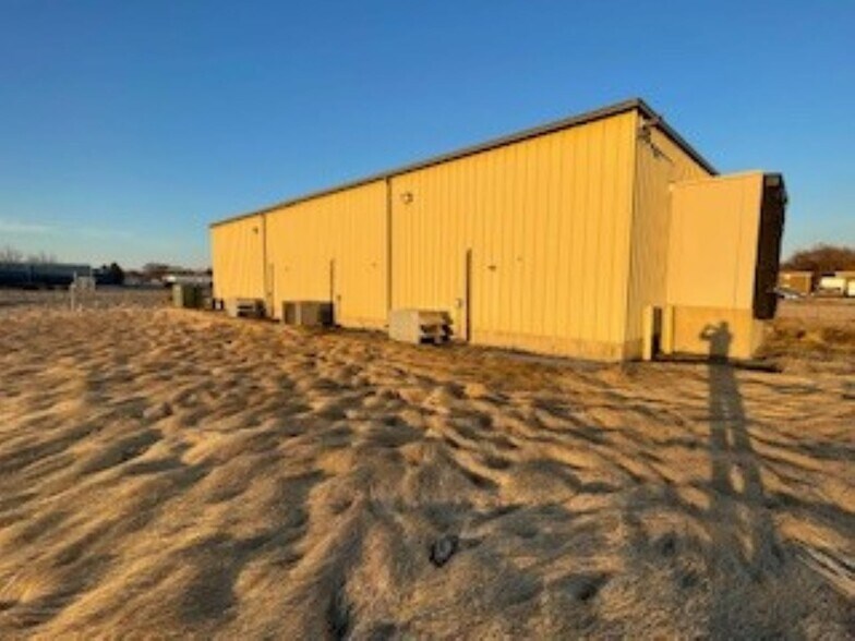 More Photos Of 1604 Schwan Dr, Mendota Industrial For Sale